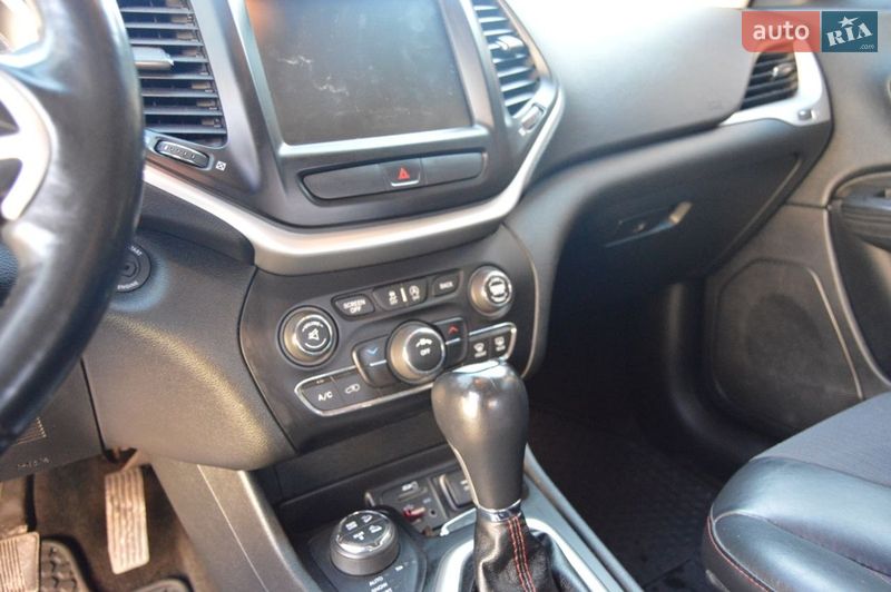Внедорожник / Кроссовер Jeep Cherokee 2015 в Житомире