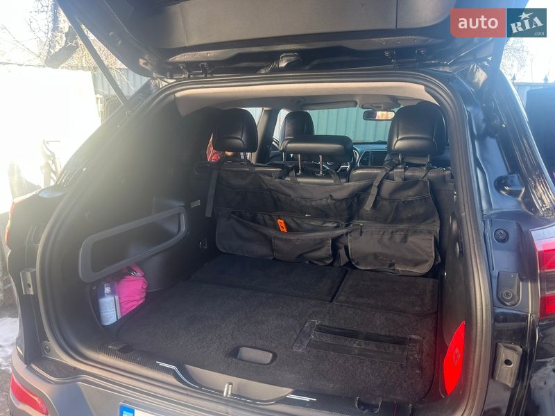 Внедорожник / Кроссовер Jeep Cherokee 2015 в Житомире