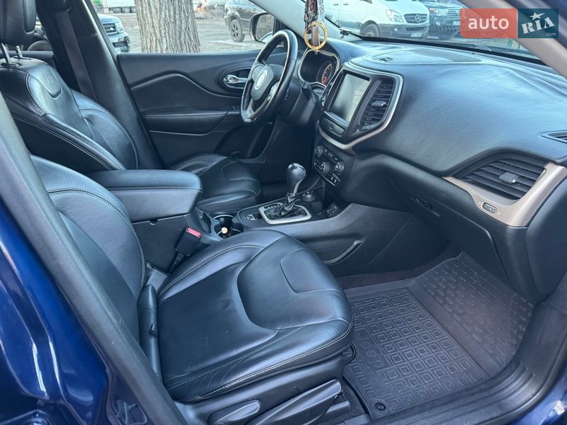 Внедорожник / Кроссовер Jeep Cherokee 2015 в Днепре