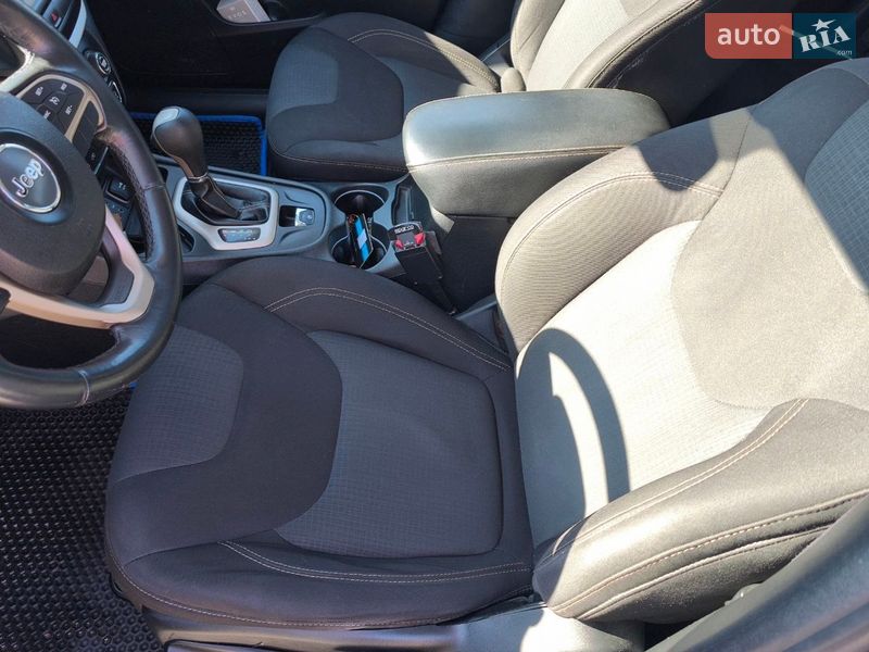 Внедорожник / Кроссовер Jeep Cherokee 2015 в Харькове