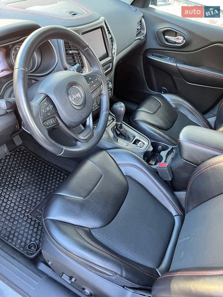 Внедорожник / Кроссовер Jeep Cherokee 2019 в Хмельницком