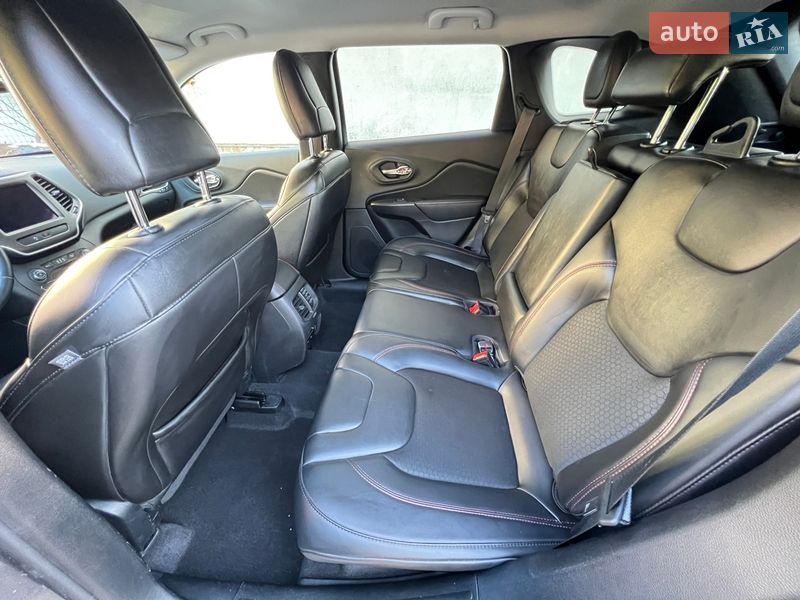 Внедорожник / Кроссовер Jeep Cherokee 2019 в Хмельницком