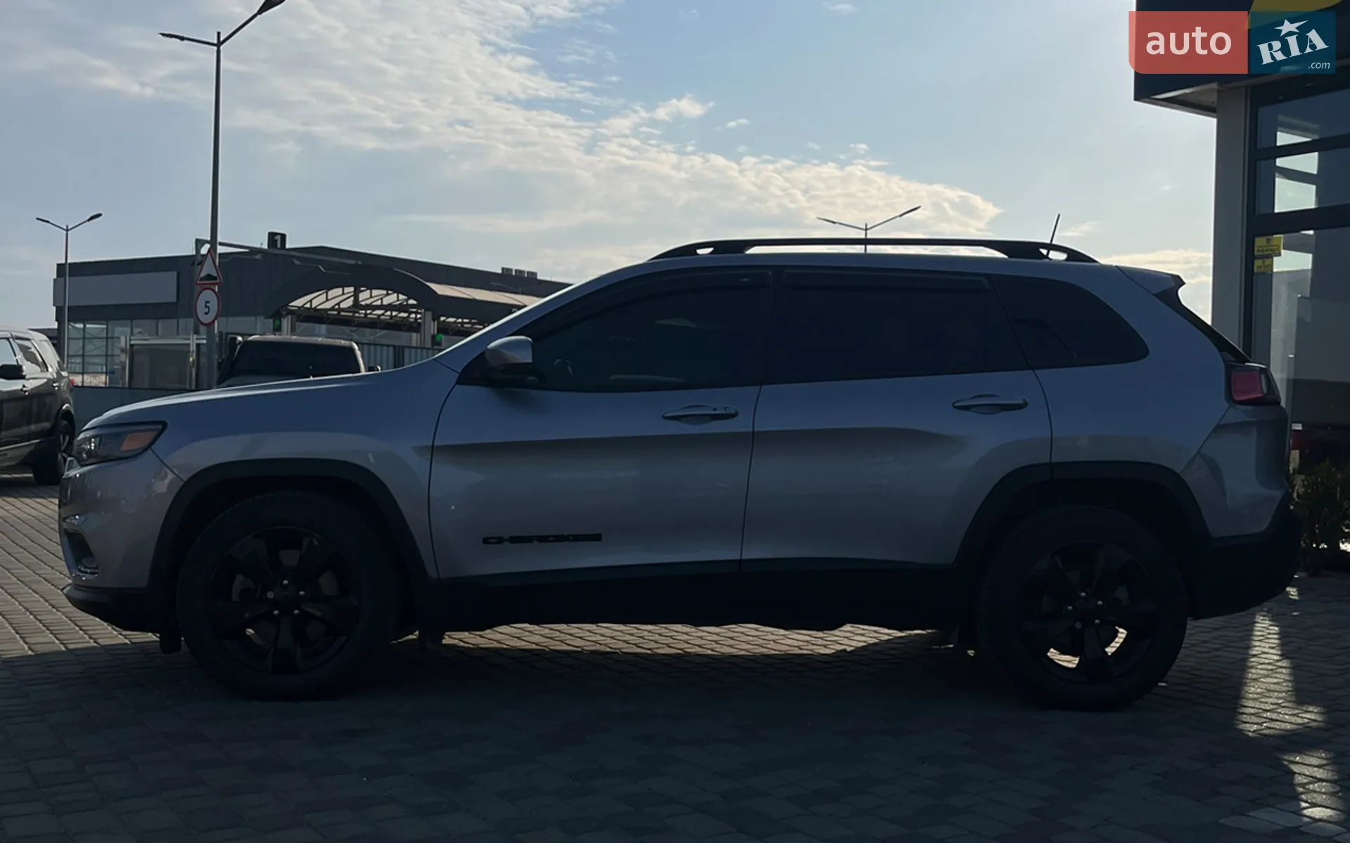 2019 Jeep Cherokee - мініатюра 4