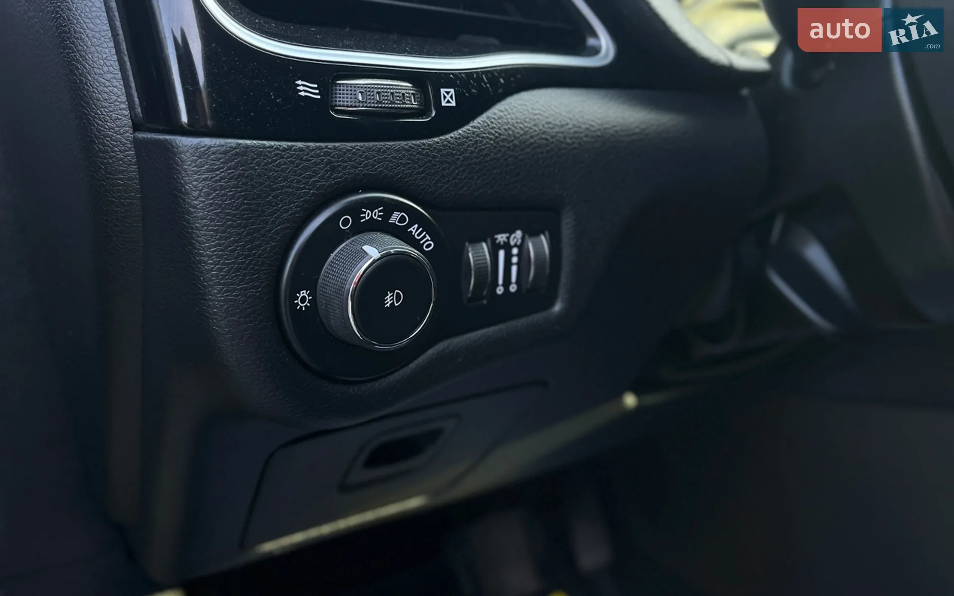 2019 Jeep Cherokee - мініатюра 11