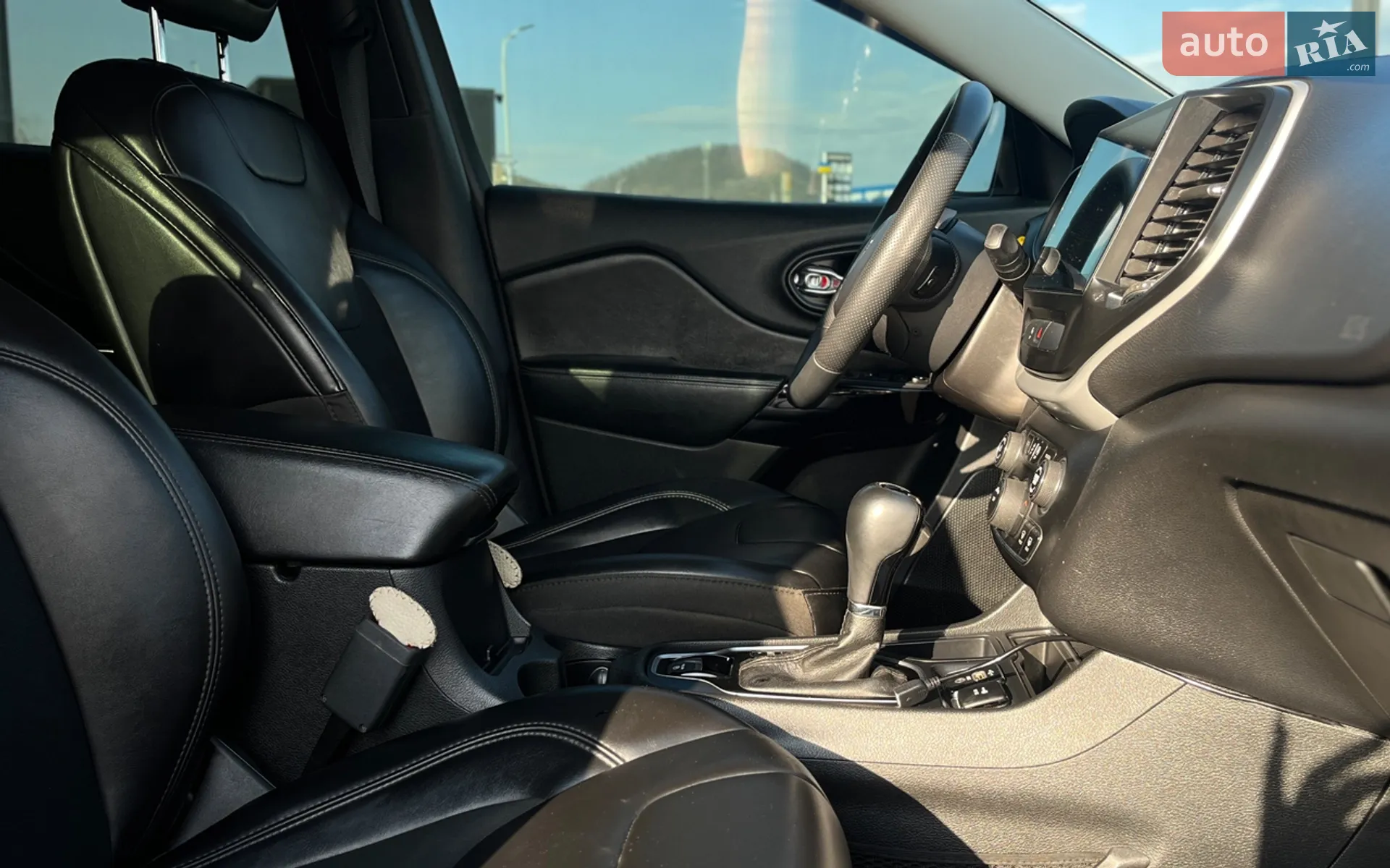 2019 Jeep Cherokee - мініатюра 22