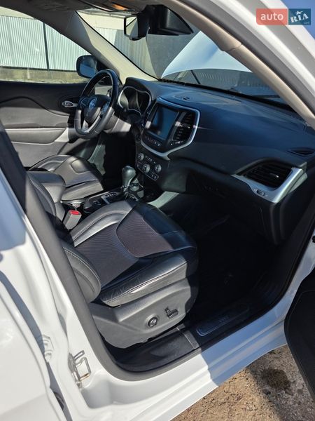 Внедорожник / Кроссовер Jeep Cherokee 2016 в Городенке