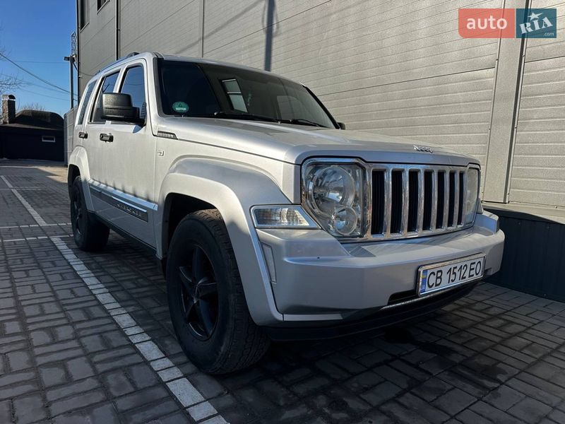Позашляховик / Кросовер Jeep Cherokee 2008 в Прилуках
