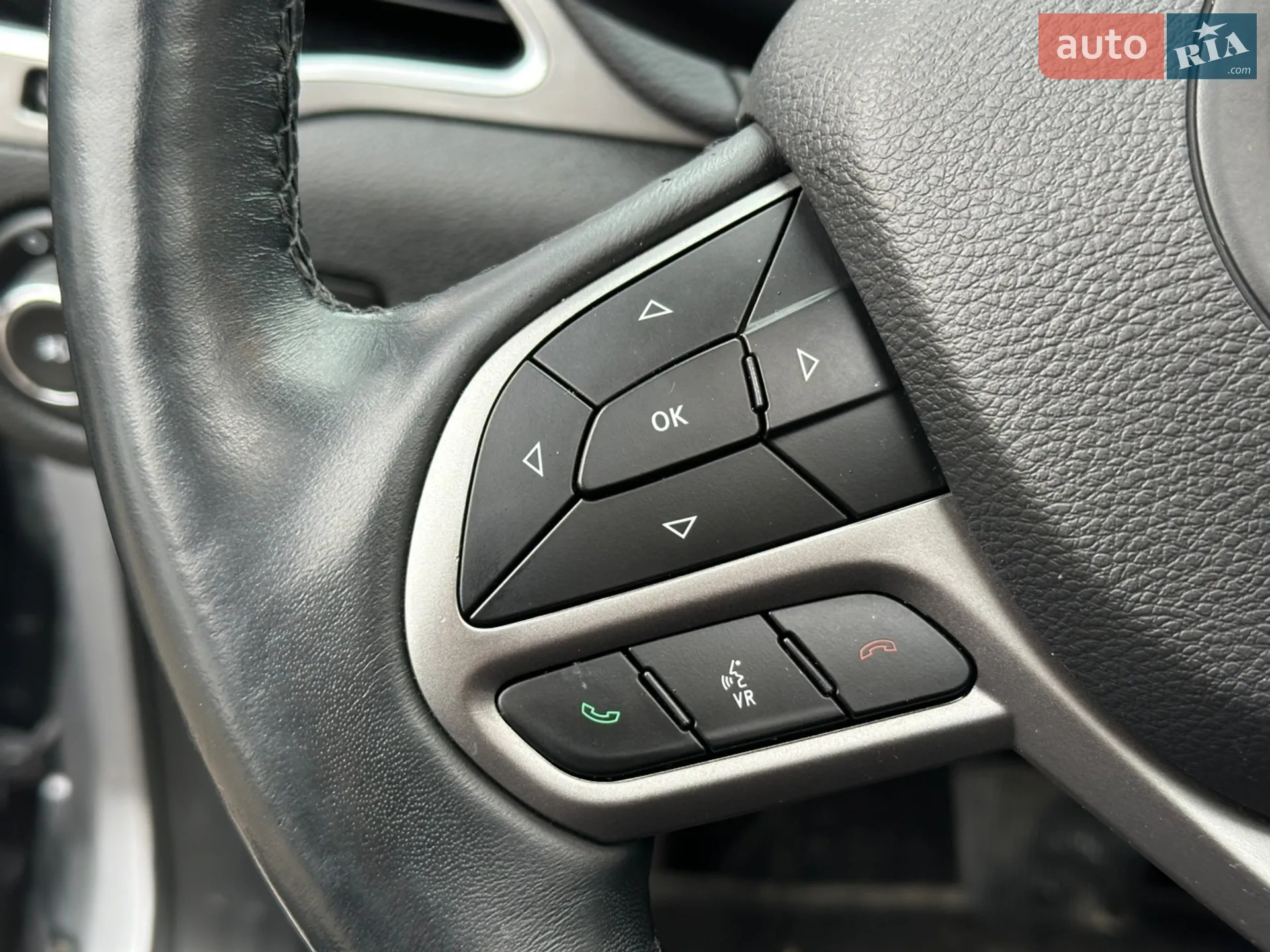 2018 Jeep Cherokee - мініатюра 31