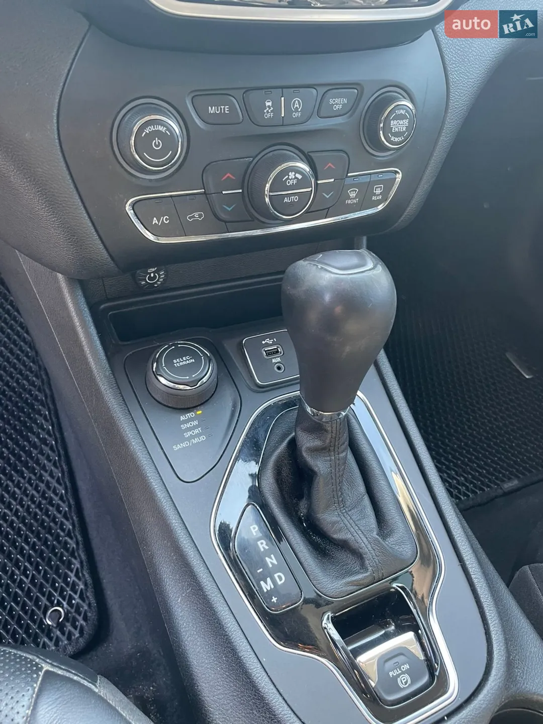 2020 Jeep Cherokee - мініатюра 17