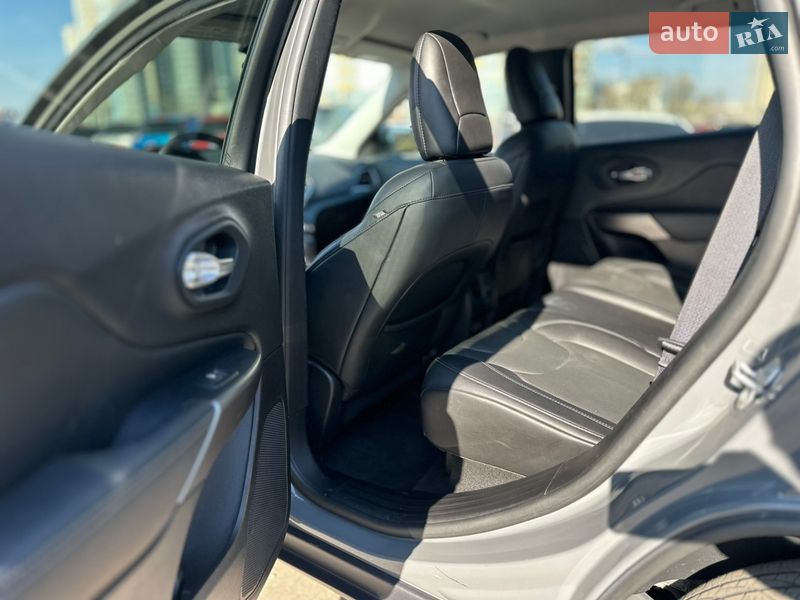 Внедорожник / Кроссовер Jeep Cherokee 2021 в Киеве