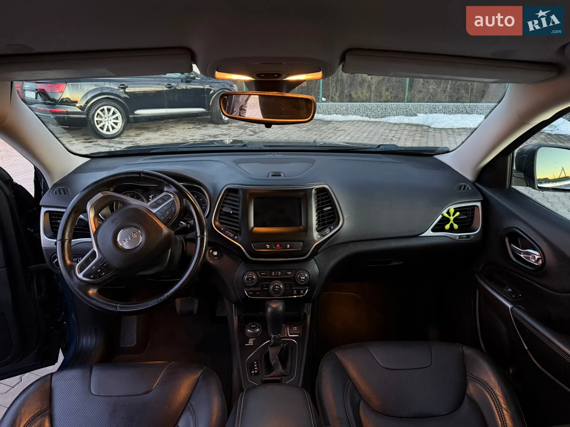 2020 Jeep Cherokee - мініатюра 11