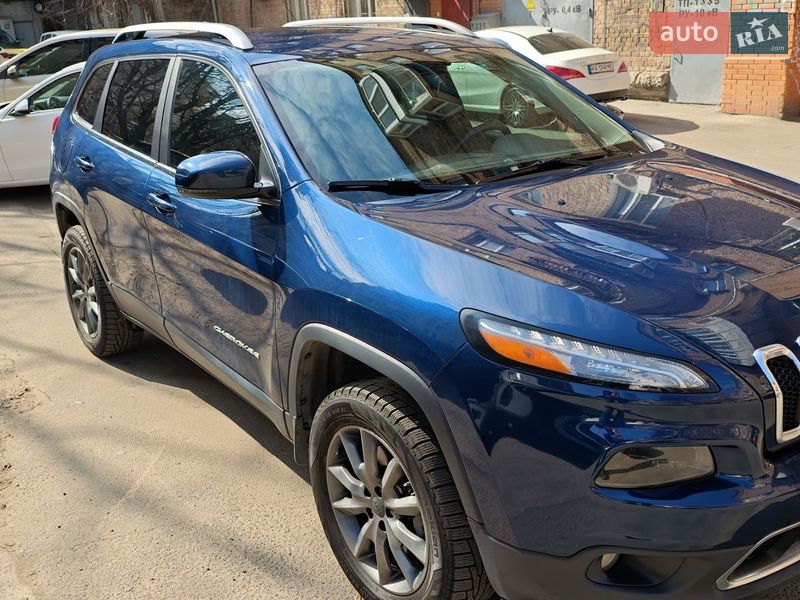 Внедорожник / Кроссовер Jeep Cherokee 2017 в Киеве