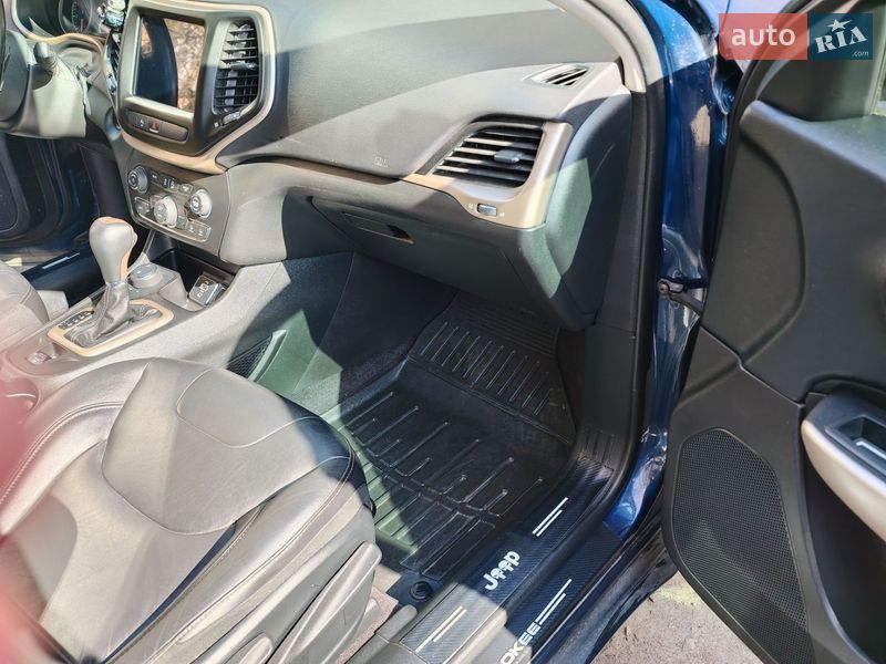 Внедорожник / Кроссовер Jeep Cherokee 2017 в Киеве