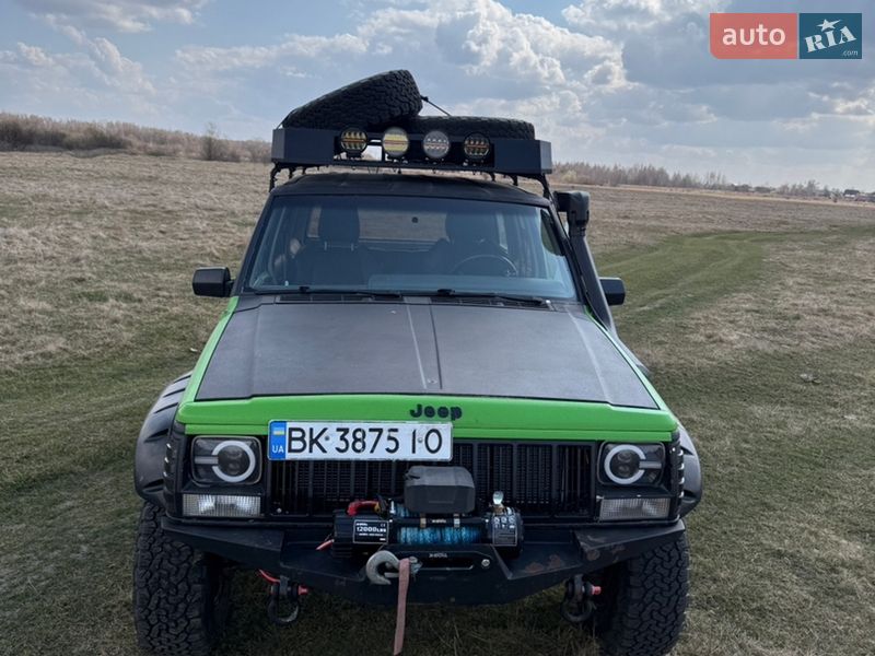 Внедорожник / Кроссовер Jeep Cherokee 1989 в Березному