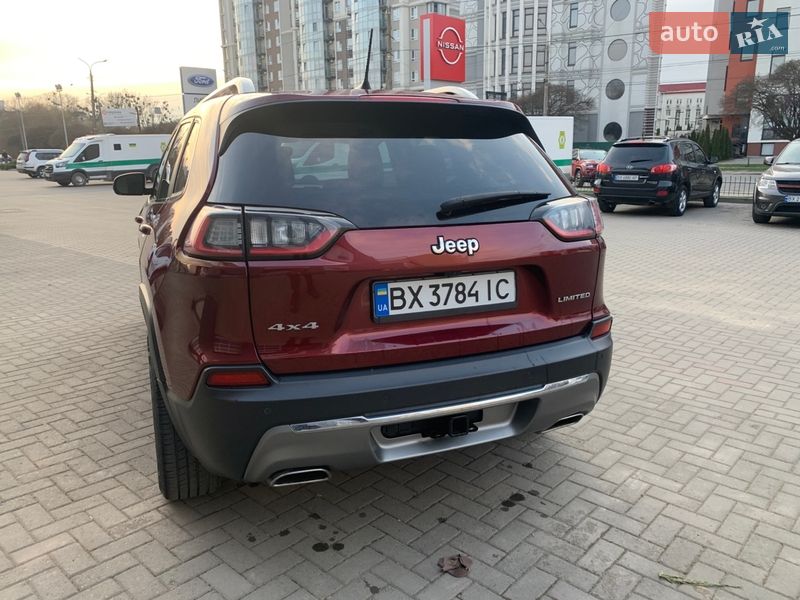 Внедорожник / Кроссовер Jeep Cherokee 2019 в Хмельницком