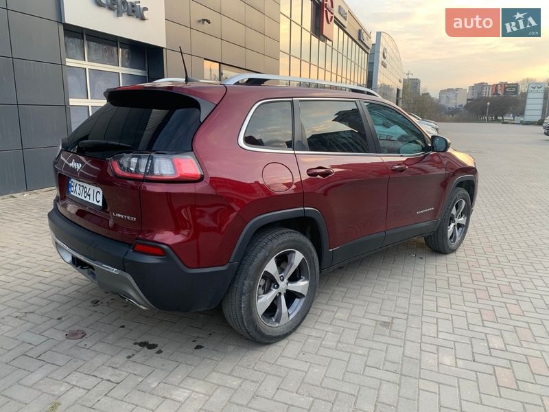 Внедорожник / Кроссовер Jeep Cherokee 2019 в Хмельницком