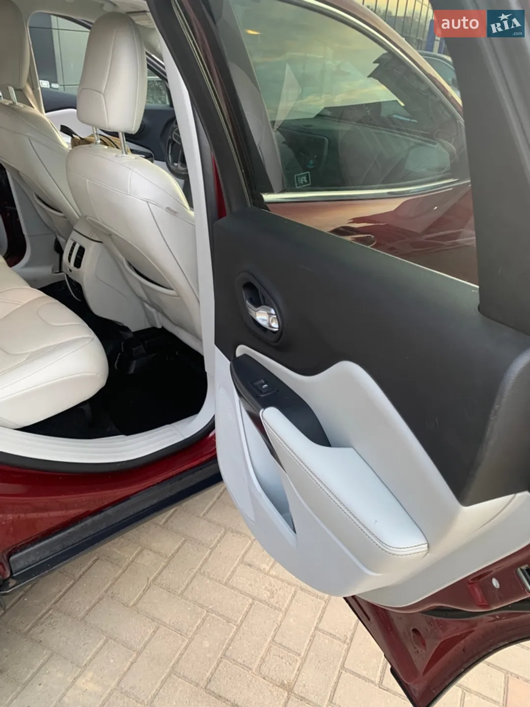 2019 Jeep Cherokee - мініатюра 40