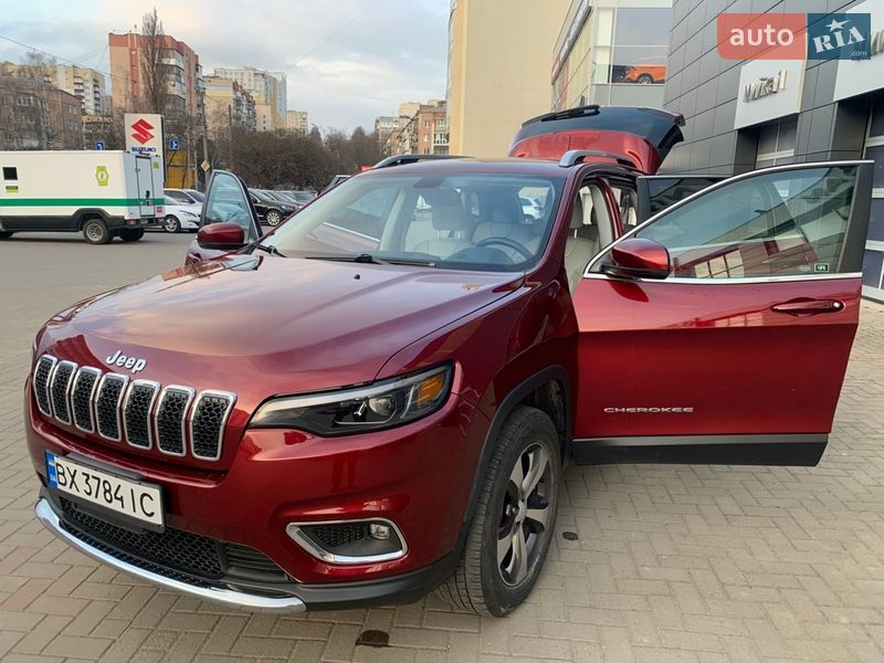 Внедорожник / Кроссовер Jeep Cherokee 2019 в Хмельницком
