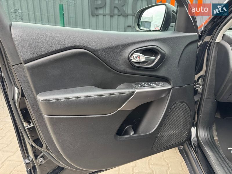 Внедорожник / Кроссовер Jeep Cherokee 2018 в Киеве