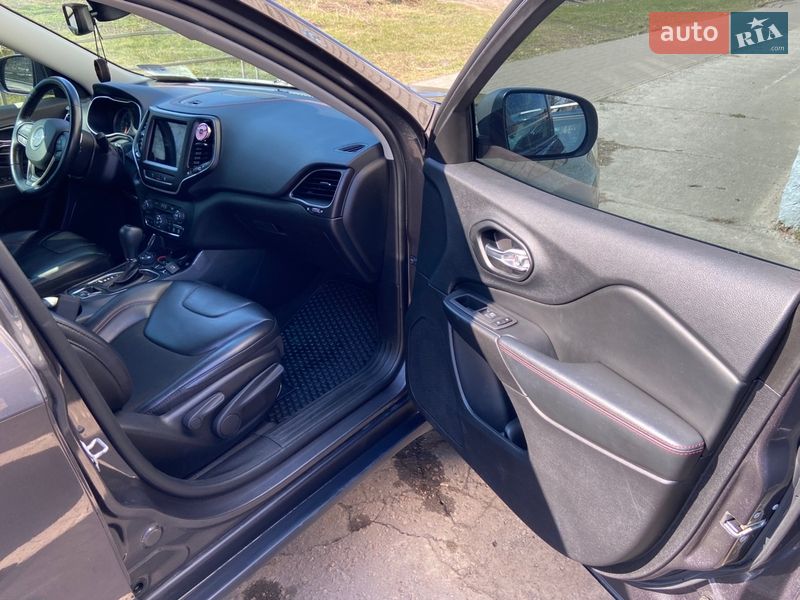 Позашляховик / Кросовер Jeep Cherokee 2021 в Києві