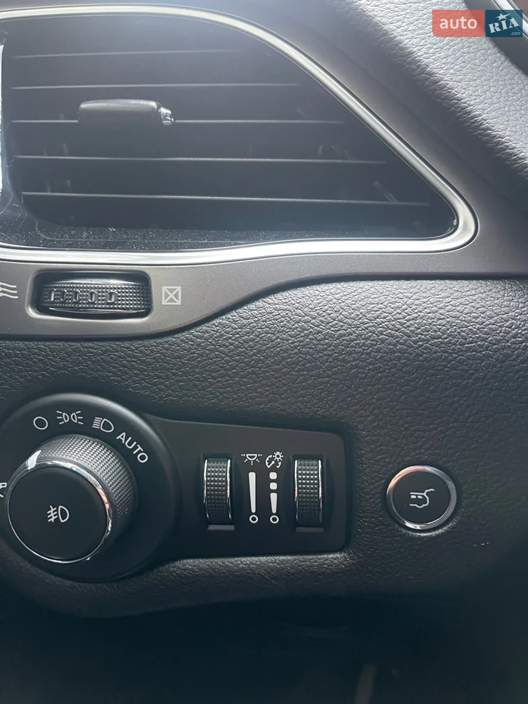 2019 Jeep Cherokee - мініатюра 33