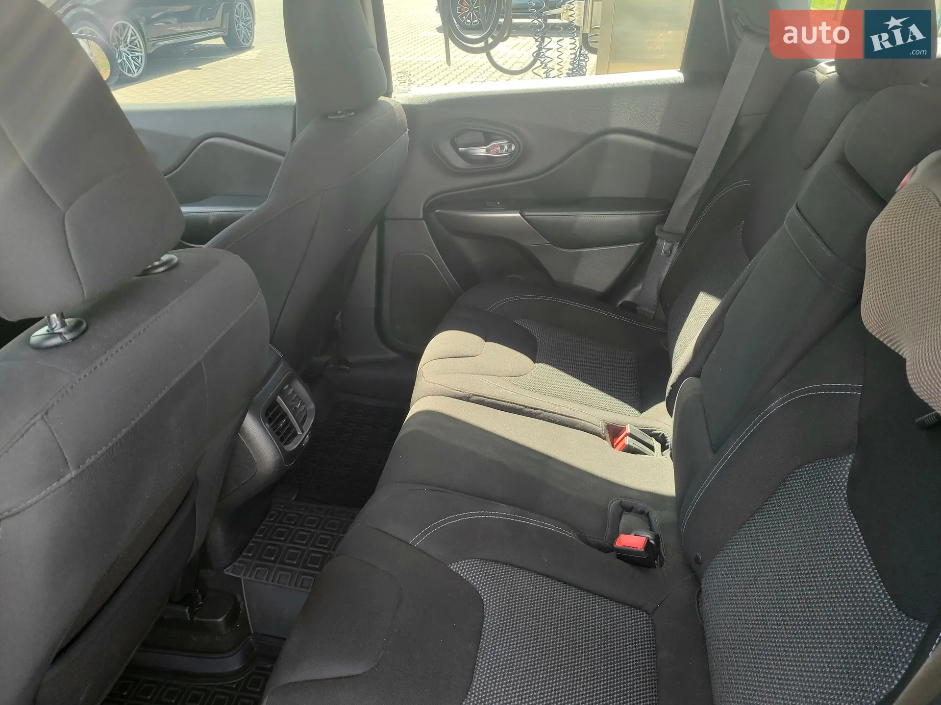 2018 Jeep Cherokee - мініатюра 13