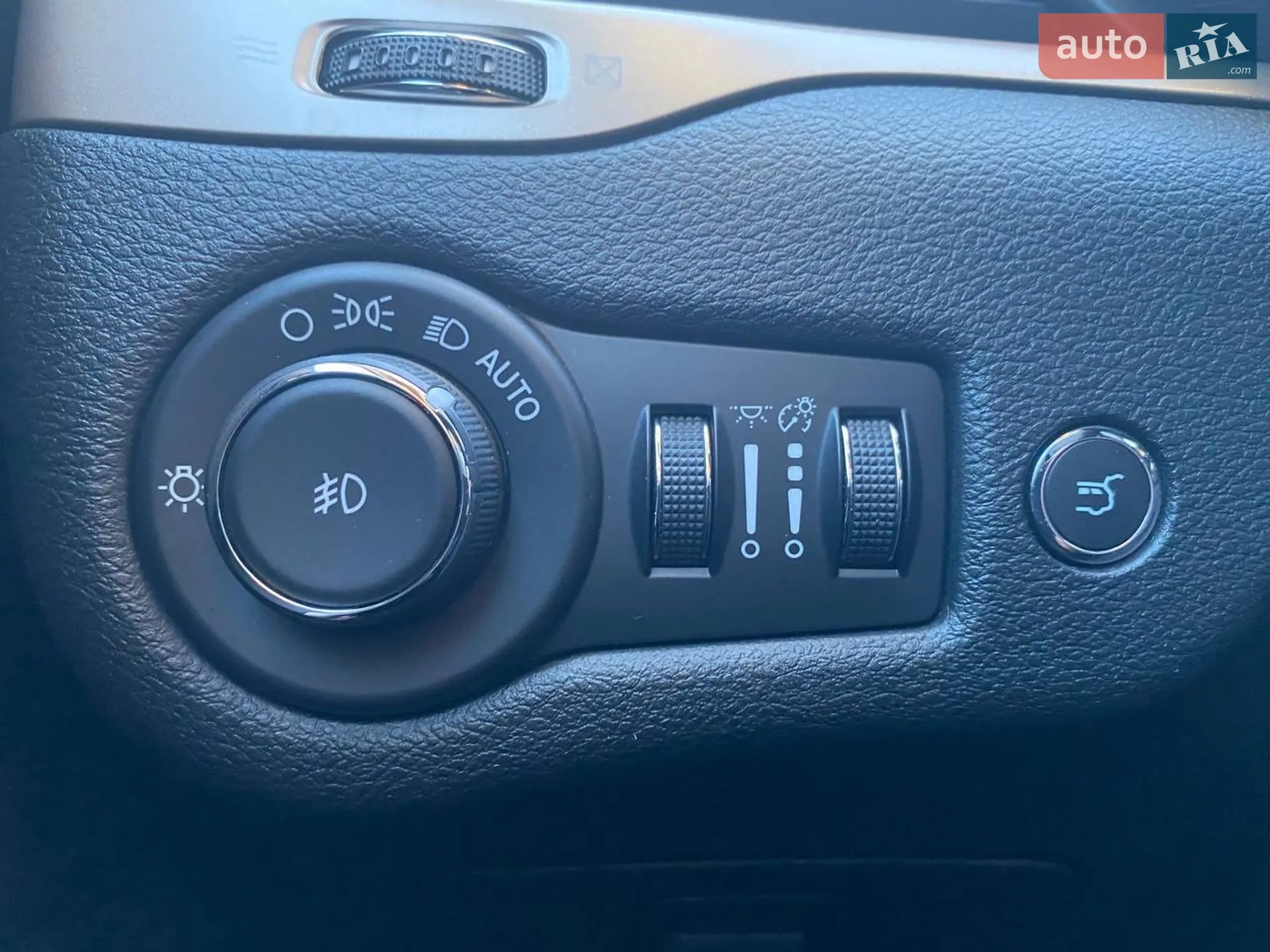 2017 Jeep Cherokee - мініатюра 14