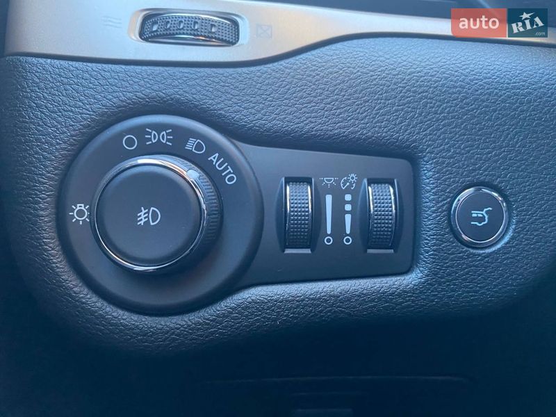 Позашляховик / Кросовер Jeep Cherokee 2017 в Сумах