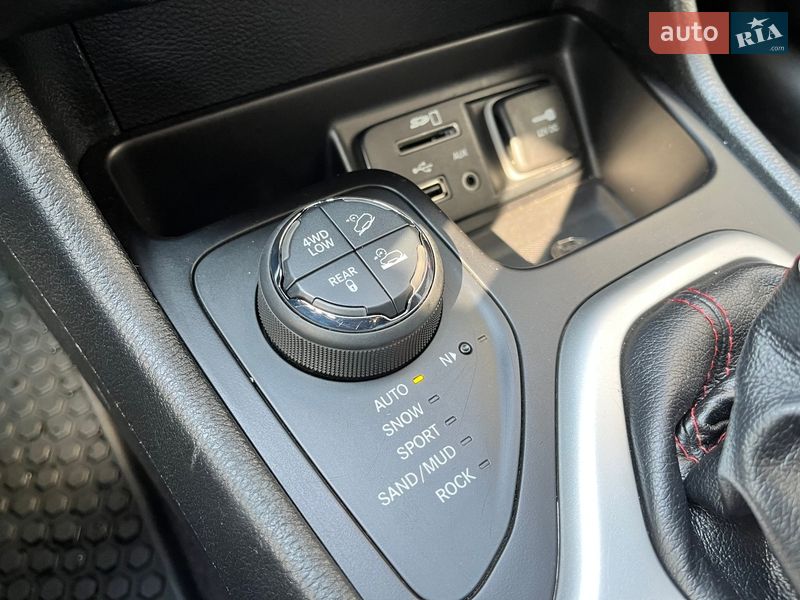 Внедорожник / Кроссовер Jeep Cherokee 2016 в Киеве фото 29 Внедорожник / Кроссовер Jeep Cherokee 2016 в Киеве