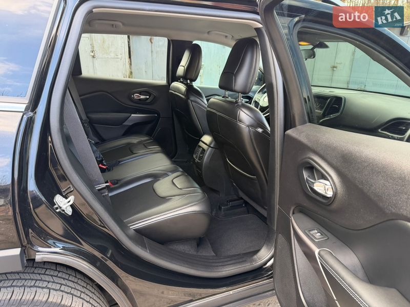 Внедорожник / Кроссовер Jeep Cherokee 2019 в Киеве
