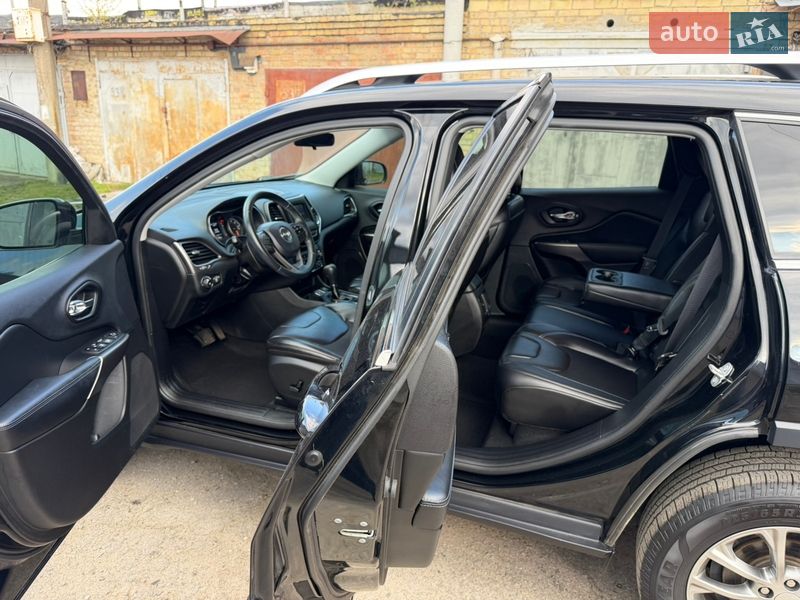 Внедорожник / Кроссовер Jeep Cherokee 2019 в Киеве