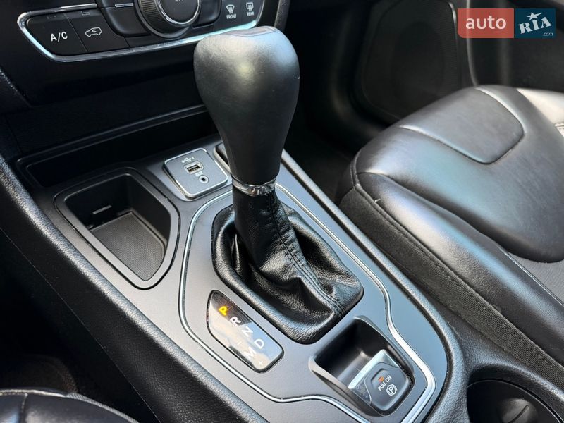 Внедорожник / Кроссовер Jeep Cherokee 2019 в Киеве