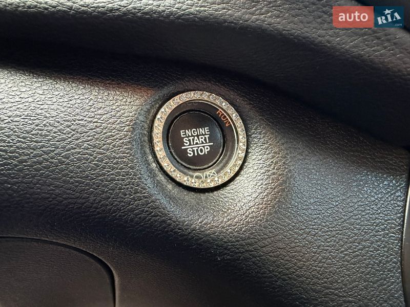 Внедорожник / Кроссовер Jeep Cherokee 2019 в Киеве