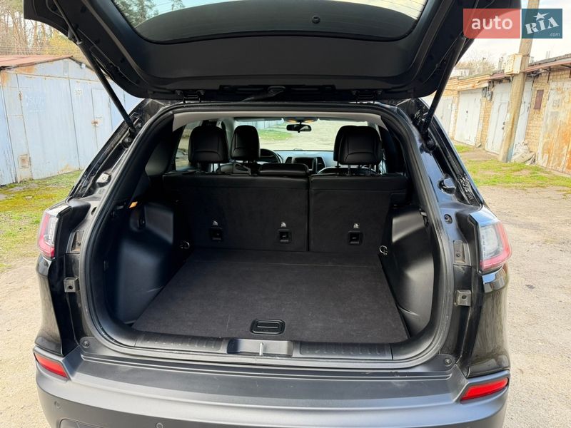 Внедорожник / Кроссовер Jeep Cherokee 2019 в Киеве