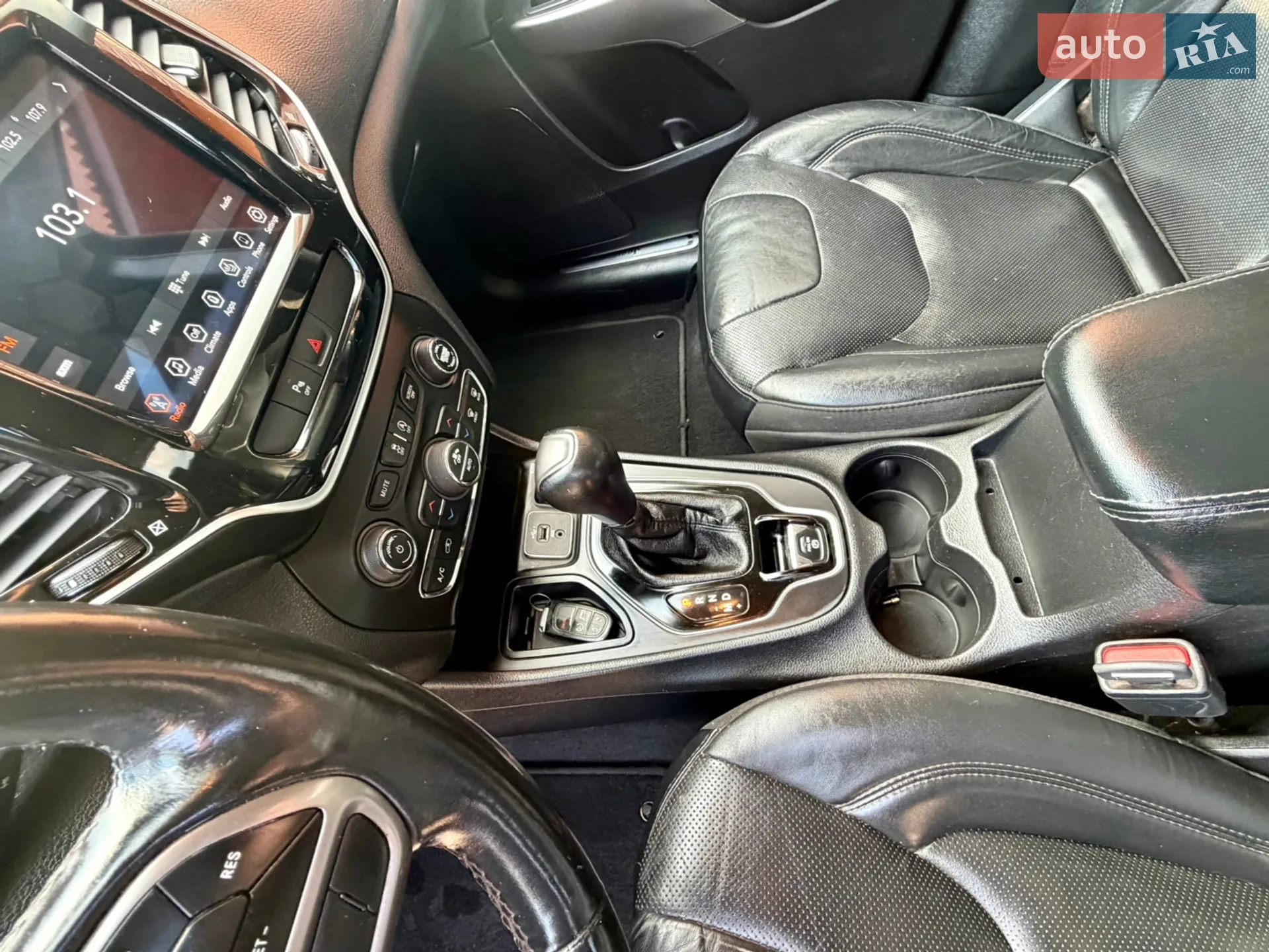 2019 Jeep Cherokee - мініатюра 27