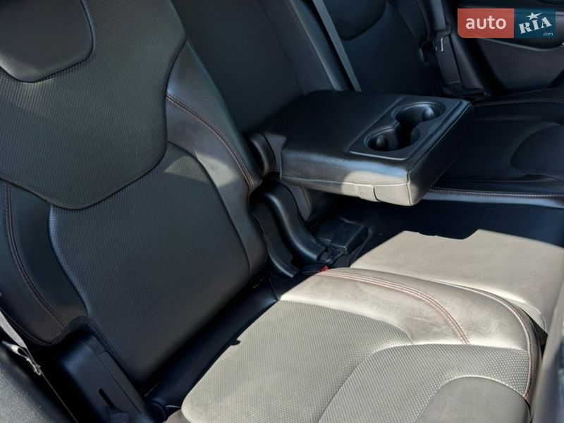 Внедорожник / Кроссовер Jeep Cherokee 2017 в Киеве