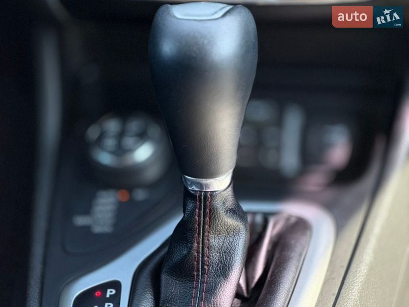 Внедорожник / Кроссовер Jeep Cherokee 2017 в Киеве