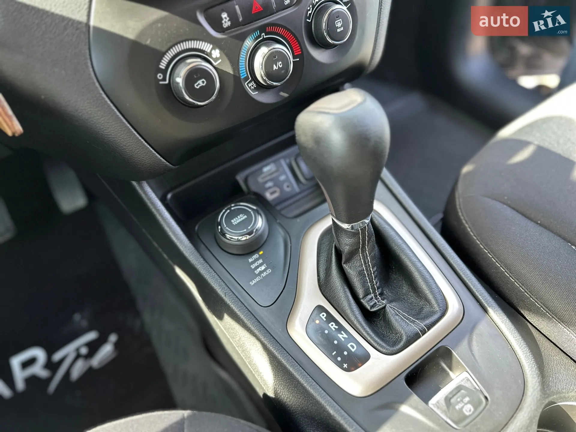 2017 Jeep Cherokee - мініатюра 27
