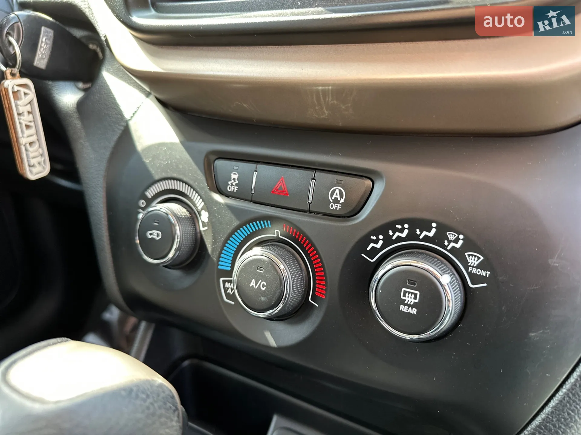 2017 Jeep Cherokee - мініатюра 28