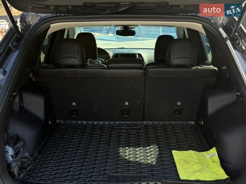 Позашляховик / Кросовер Jeep Cherokee 2020 в Києві