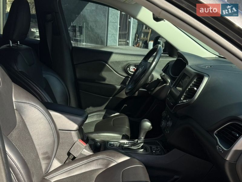 Позашляховик / Кросовер Jeep Cherokee 2020 в Києві