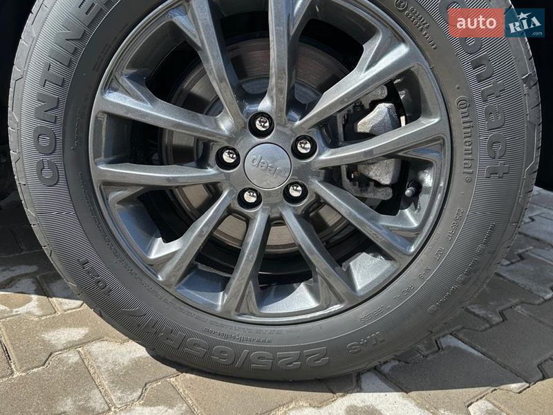 Внедорожник / Кроссовер Jeep Cherokee 2023 в Житомире