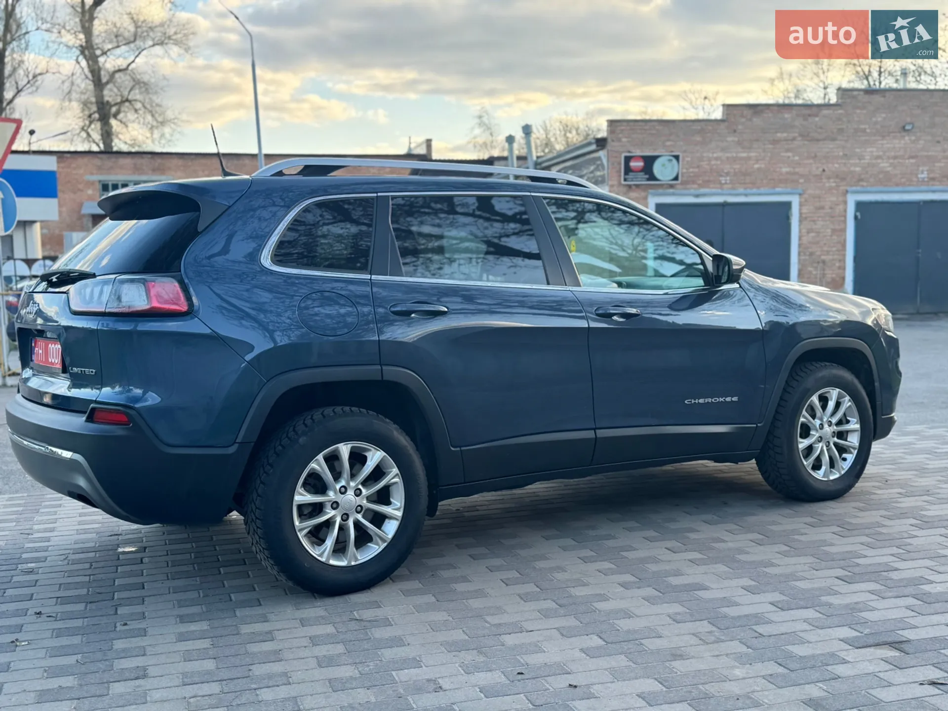 2019 Jeep Cherokee - мініатюра 11