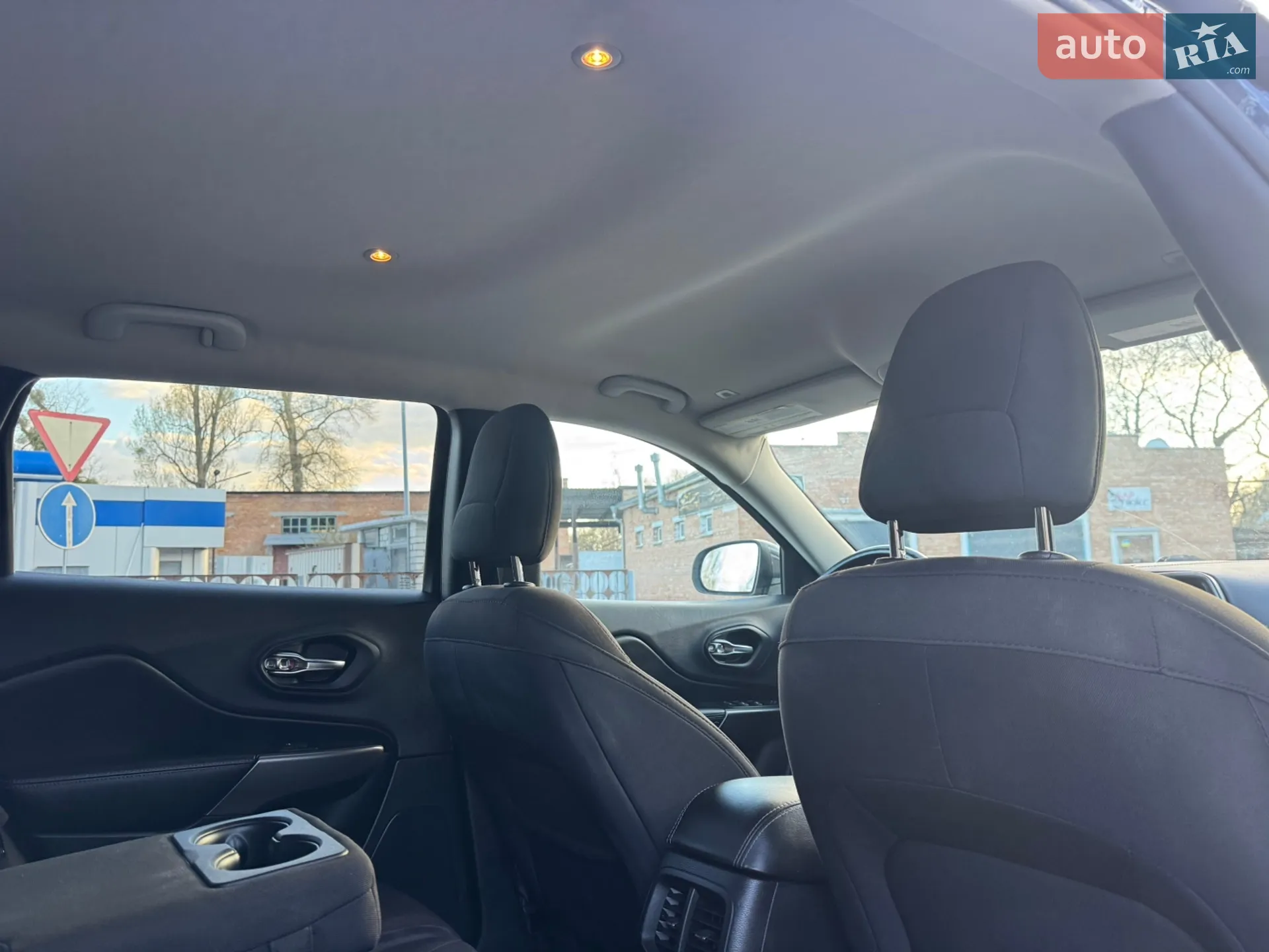 2019 Jeep Cherokee - мініатюра 29