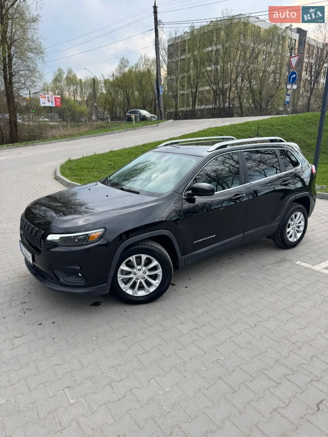 2019 Jeep Cherokee - фото 1
