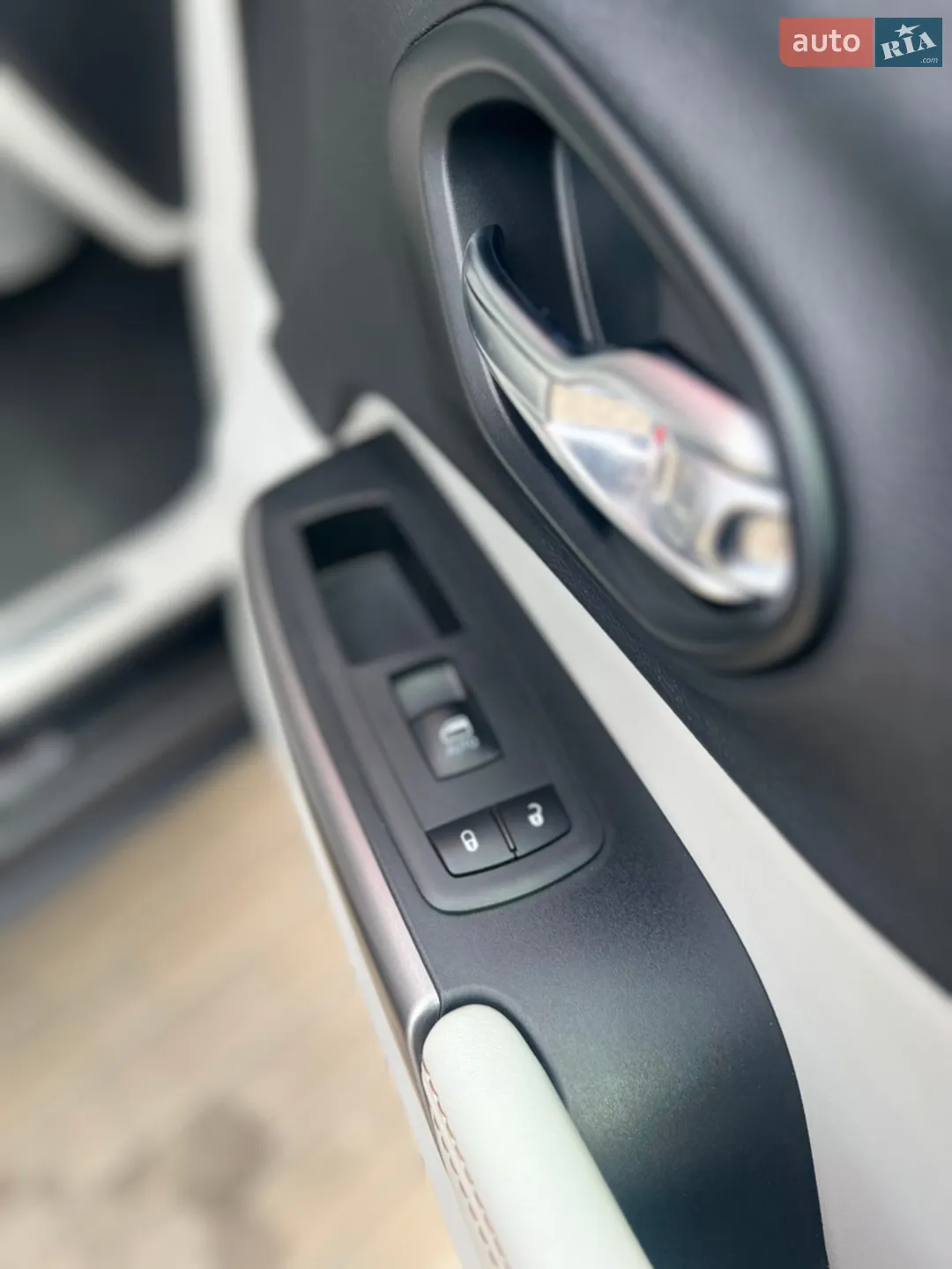 2019 Jeep Cherokee - мініатюра 23