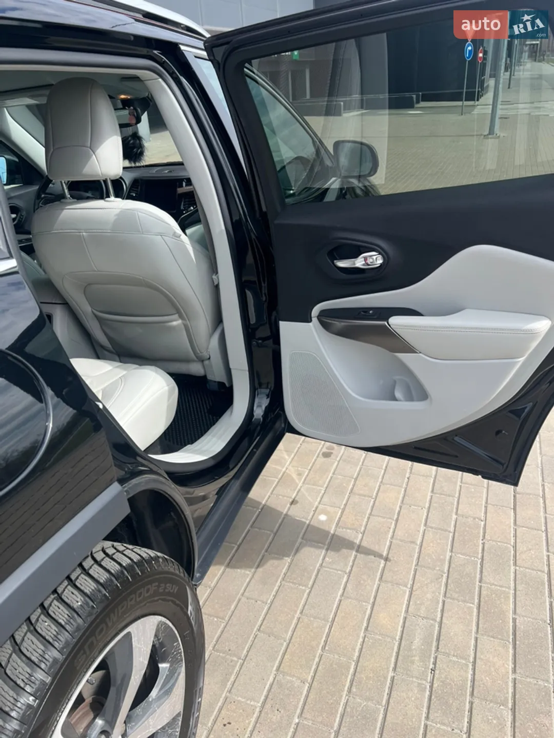 2019 Jeep Cherokee - мініатюра 27