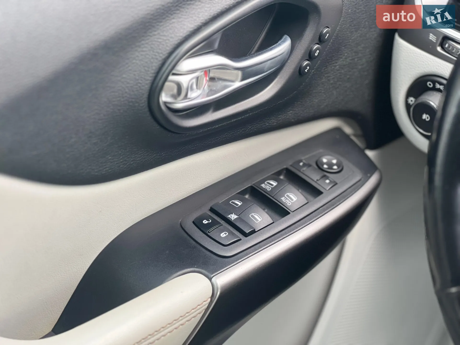 2019 Jeep Cherokee - мініатюра 40