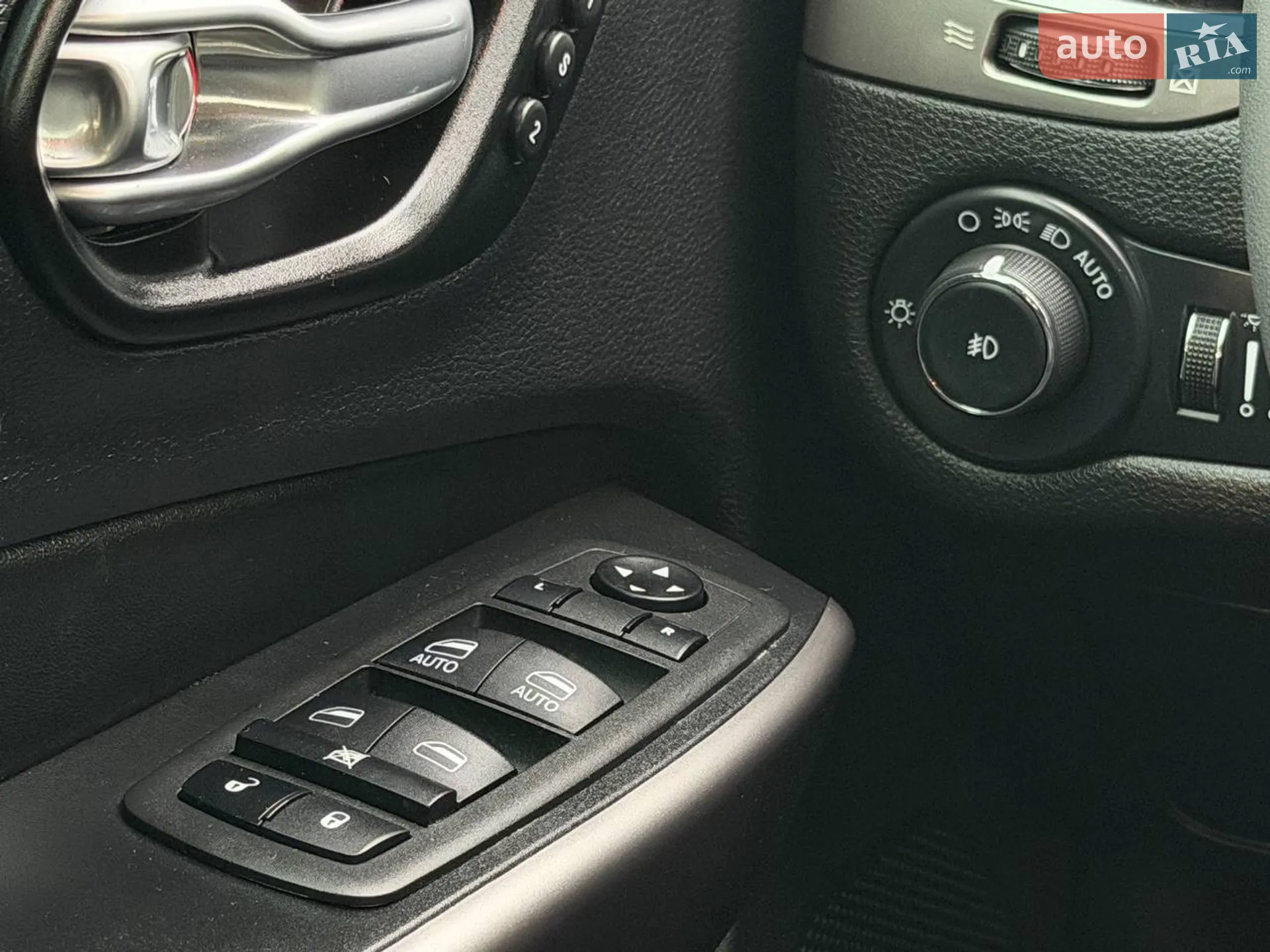 2022 Jeep Cherokee - мініатюра 39