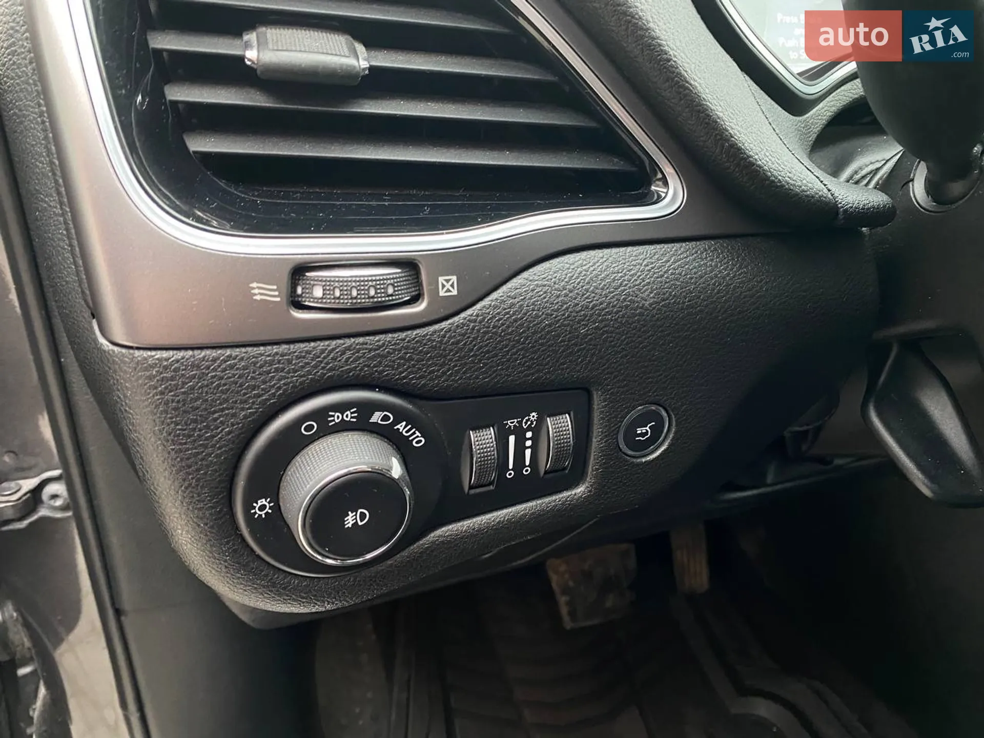 2018 Jeep Cherokee - мініатюра 13